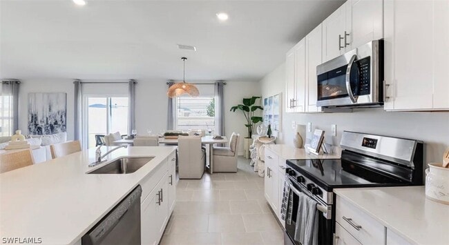 Building Photo - 329 Marta Dr