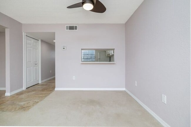 Building Photo - Intracoastal 2 bed/ 2 ba condo with lots o...