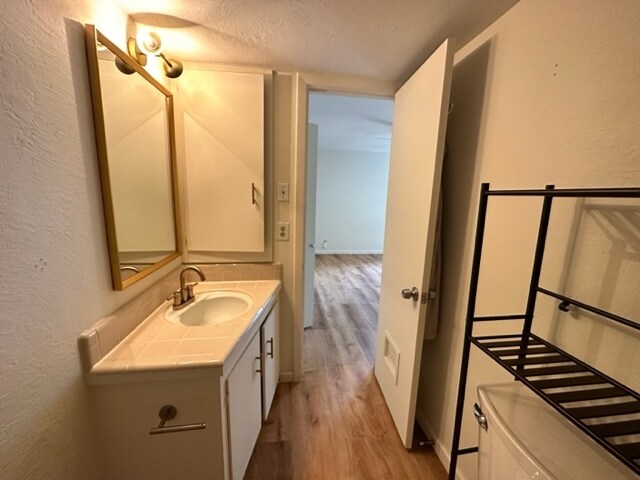 Building Photo - 1304 Mariposa Dr