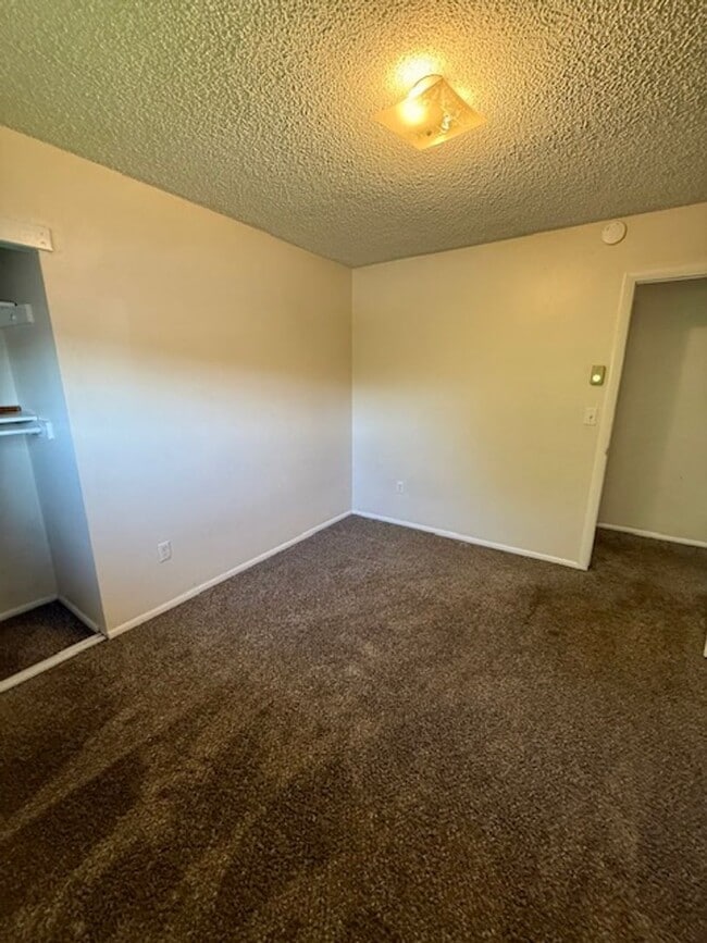 Building Photo - 3 Bedroom, 2 Bathroom Duplex- 5 minute walk from MSU - Flexible Lease Terms - 6 Months, 9 Months ...