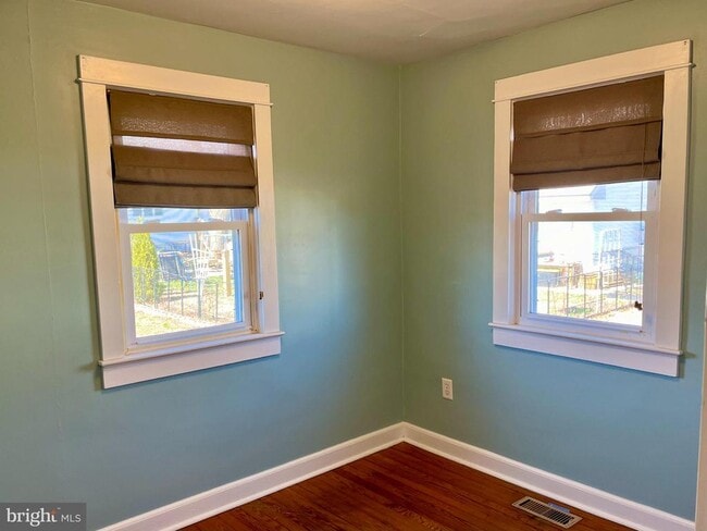 Building Photo - 9 NE 7th St