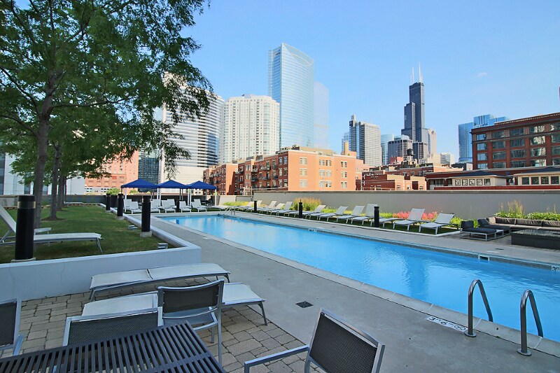 Building Photo - 601 W Kinzie St