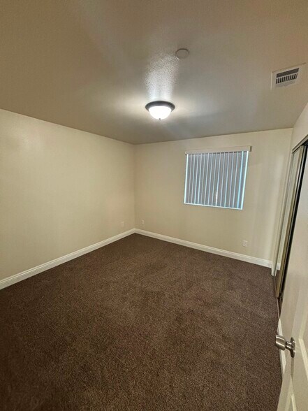 Building Photo - 155 W 77th St