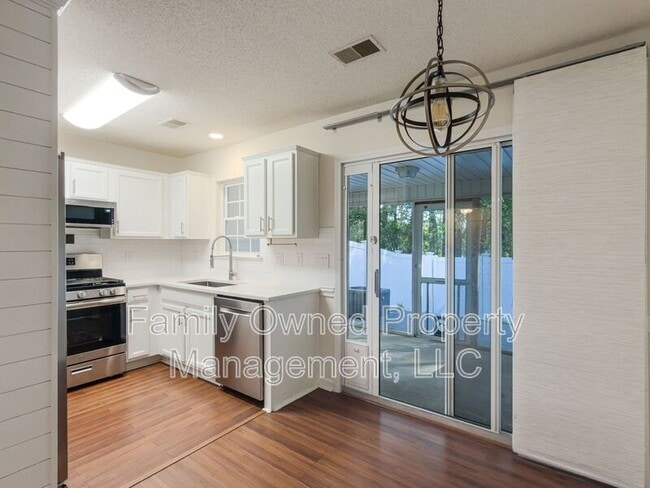 Building Photo - 502 Tree Branch Cir