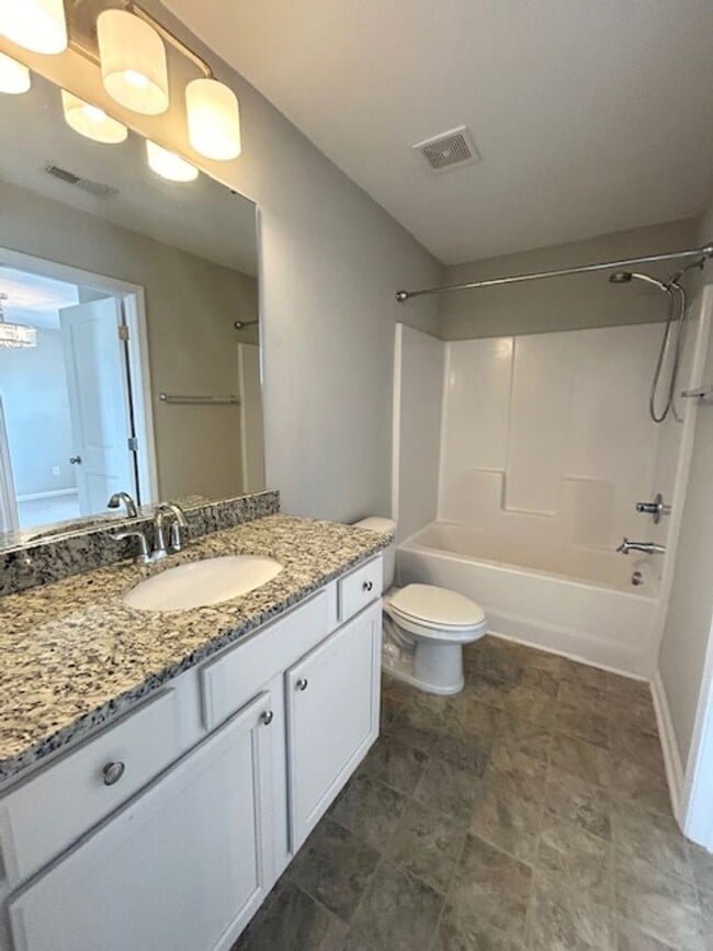 Building Photo - STYLISH & MODERN TOWNHOME IN HARBISON GROVE