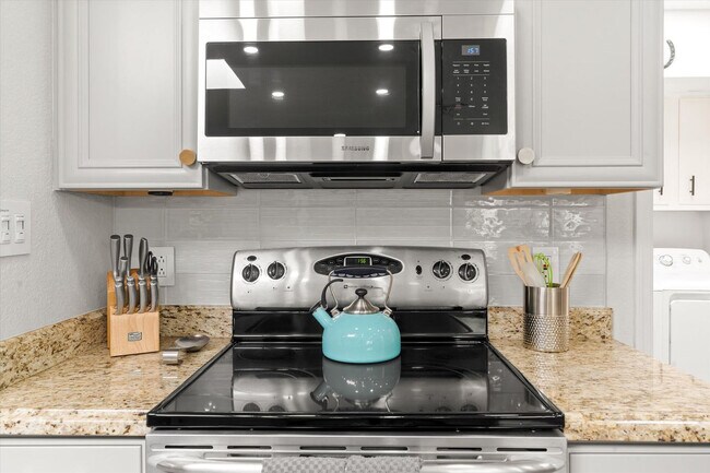 Building Photo - 4525 N 66th St