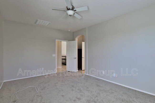 Building Photo - 15068 W Glenrosa Ave