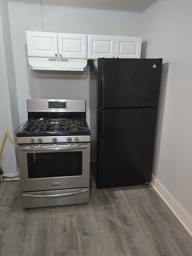 Building Photo - 2 Fulton Ave