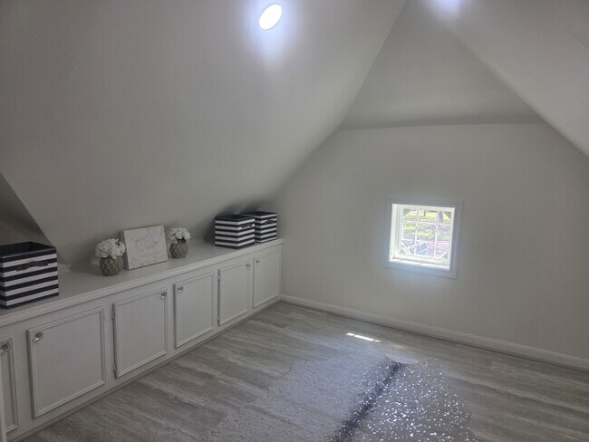 Building Photo - 1507 Village Green Ct