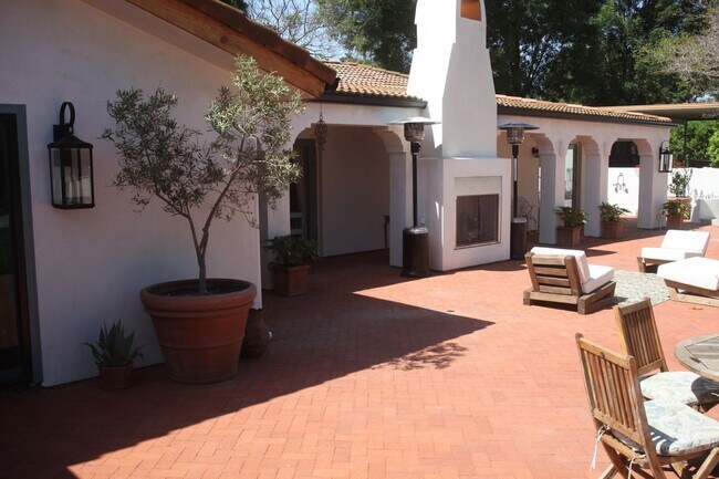 Building Photo - 2753 Redondo Cir