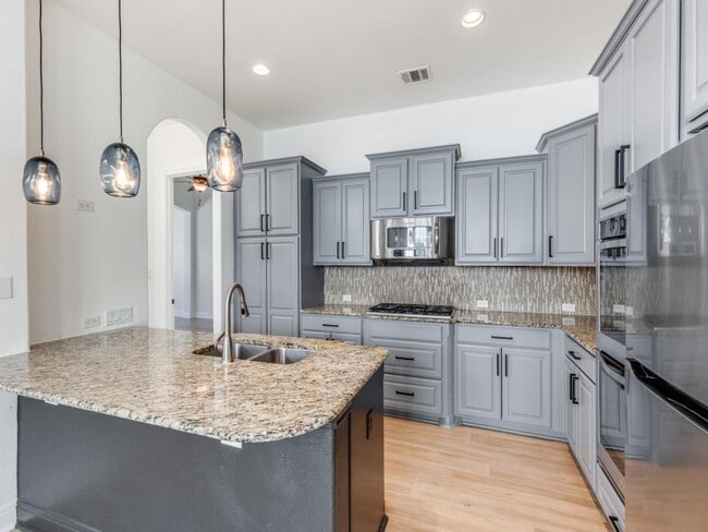 Building Photo - 15224 Glen Heather Dr