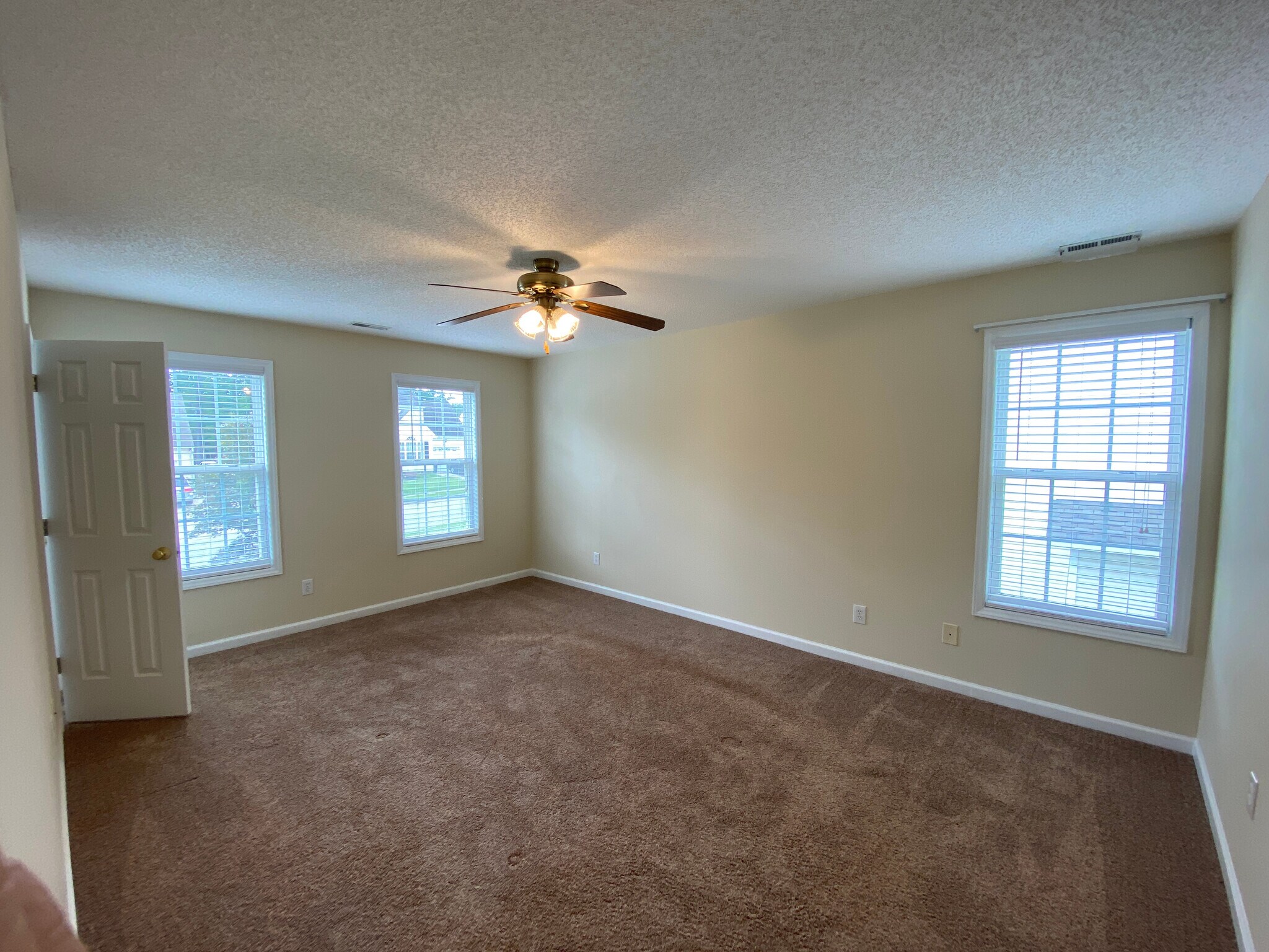 Building Photo - Room in House on Ujamaa Dr