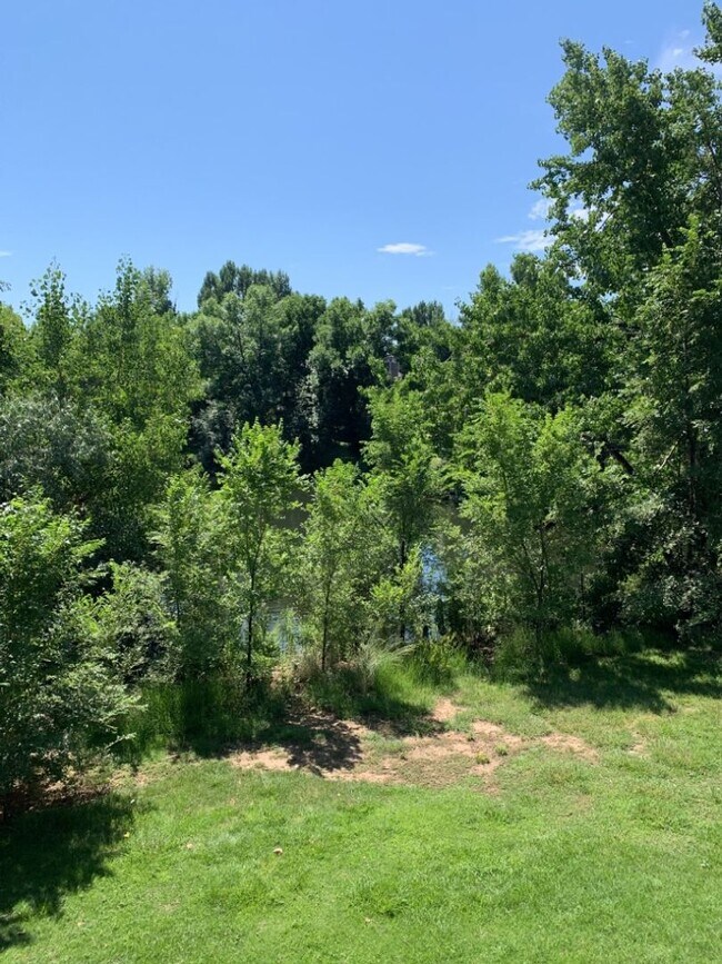 Building Photo - 1225 W Prospect Rd