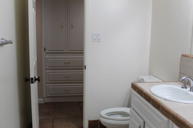 Building Photo - 804 Ferdinand Ct