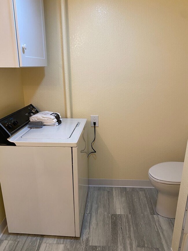 Building Photo - Pet Friendly Cozy 2 Bedroom on Mae Valley ...