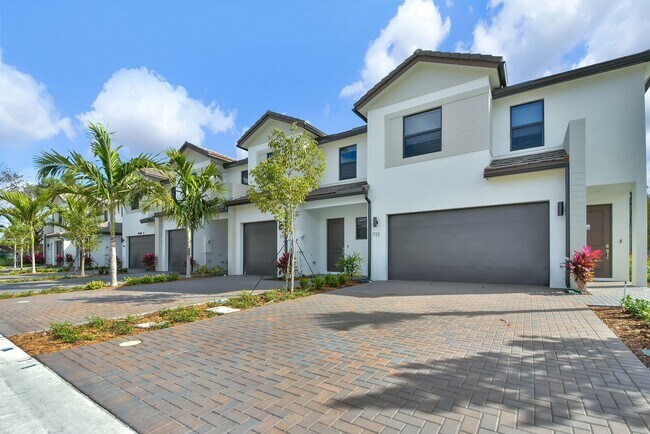 Building Photo - 706 Del Vista Rd