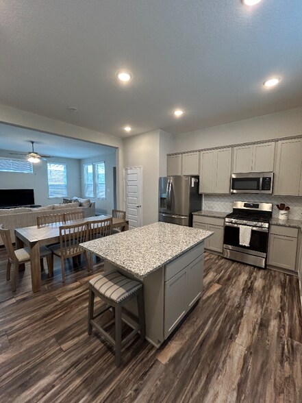 Building Photo - 9011 Shady Mountain