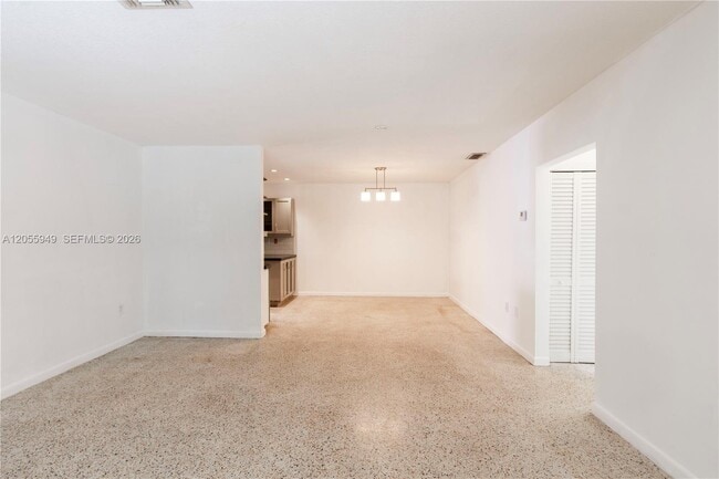 Building Photo - 565 NE 160th Terrace