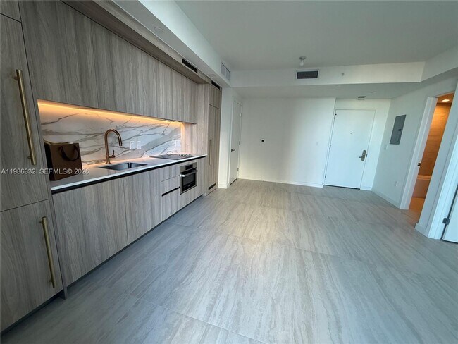 Building Photo - 77 SE 5th St