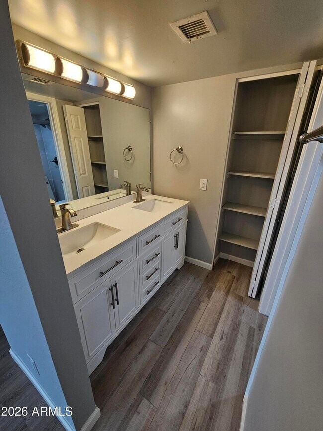 Building Photo - 10301 N 70th St