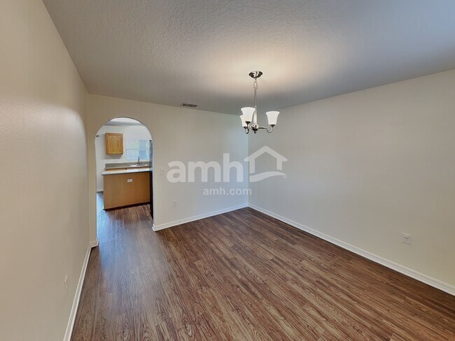 Building Photo - 209 King Arthur Ct