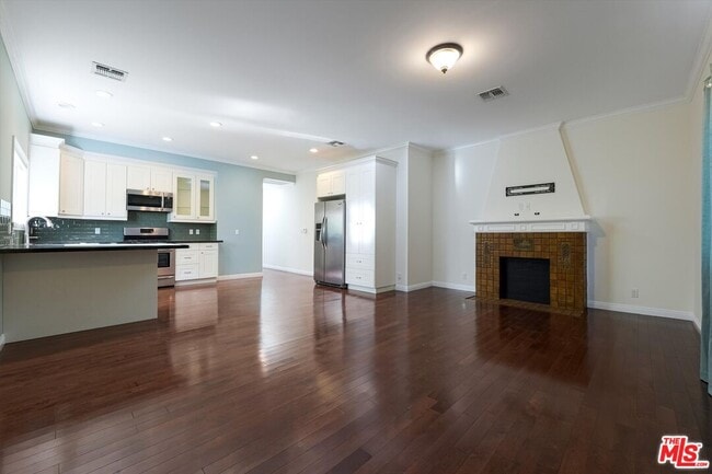 Building Photo - 809 N La Jolla Ave