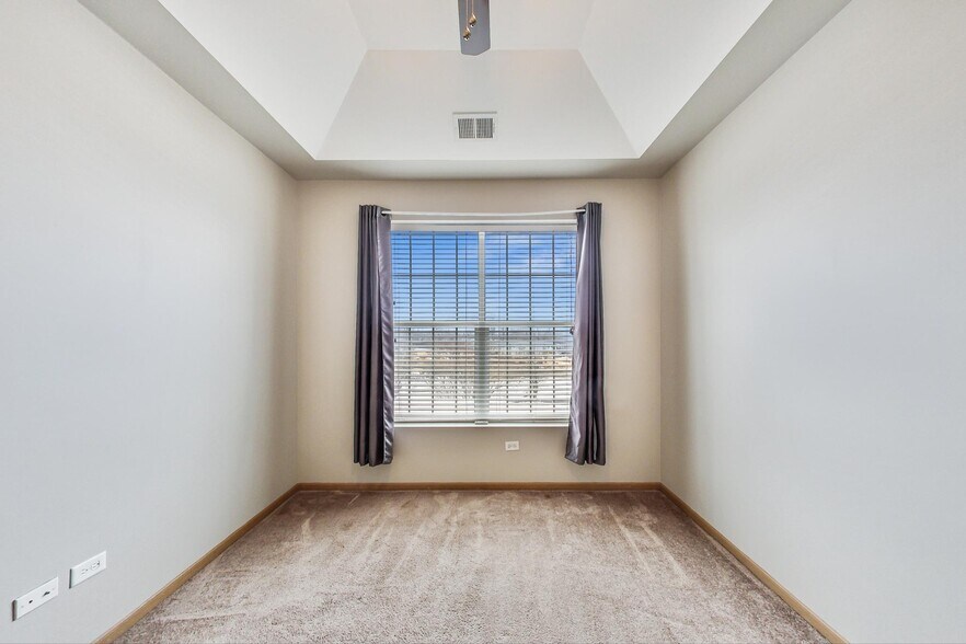 Building Photo - 16600 Liberty Cir