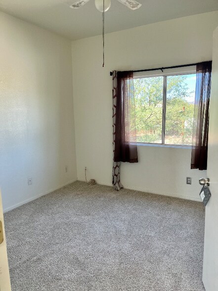 Building Photo - 3409 N Fontana Ave