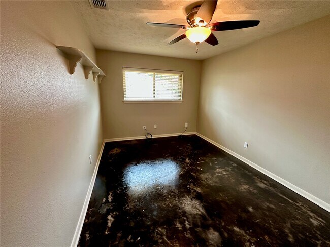 Building Photo - 2931 Pasture Ln