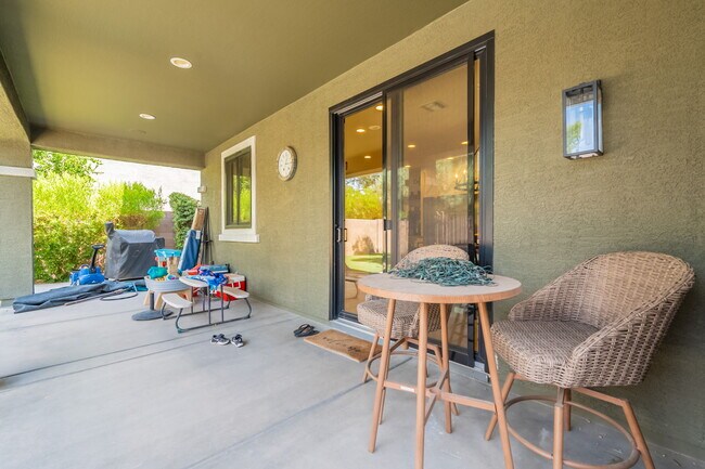 Building Photo - 3852 E Comstock Dr
