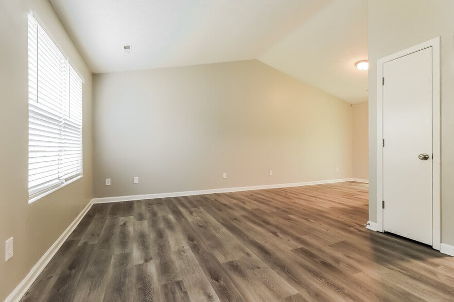 Building Photo - 876 Highland Terrace NE