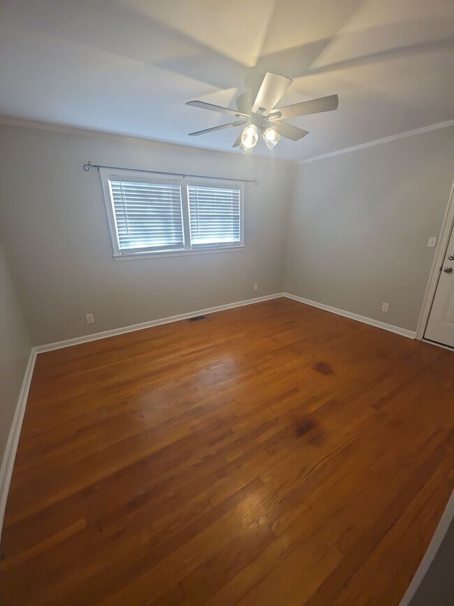 Building Photo - 3-Bedroom Home with Fireplace and Covered Patio in Sparta