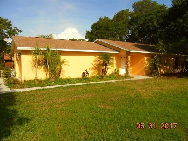 Building Photo - 902 Plum Tree Ln