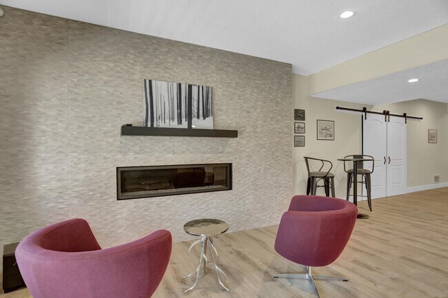 Building Photo - 10503 E Meadow Run