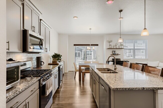 Building Photo - "Spacious 5-Bed Oasis with 3 Full Baths in Scenic Castle Rock – Your Dream Home Awaits!"