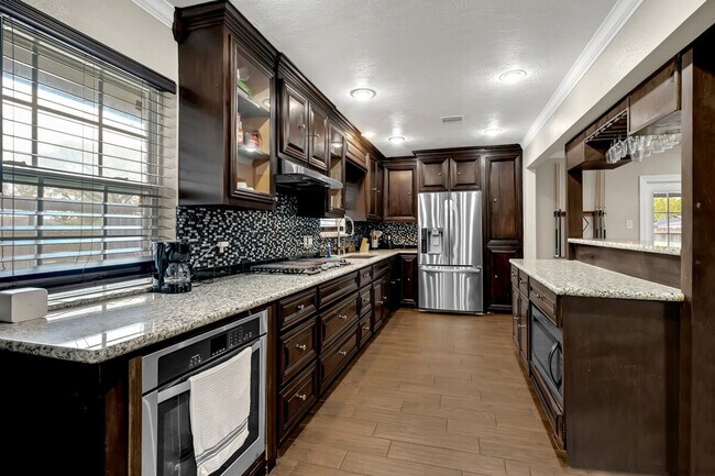 Building Photo - 6335 Tall Willow Dr