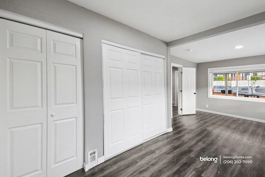 Building Photo - 3425 34th Ave S