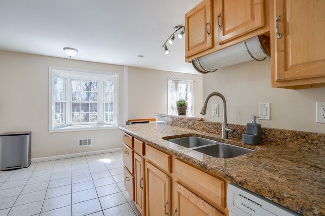 Building Photo - 7913 Central Park Cir