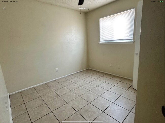 Building Photo - Downstairs 2 Bed / 1 Bath Apartment with Electric, Water, Trash & Gas INCLUDED