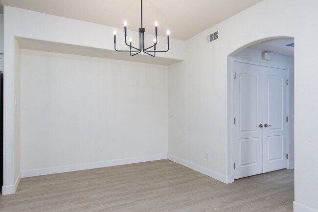 Building Photo - First floor unit in gated Summerlin community