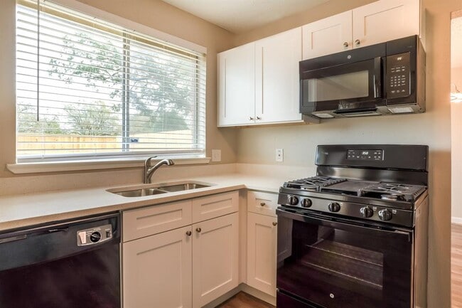 Building Photo - 9618 Poynes Dr