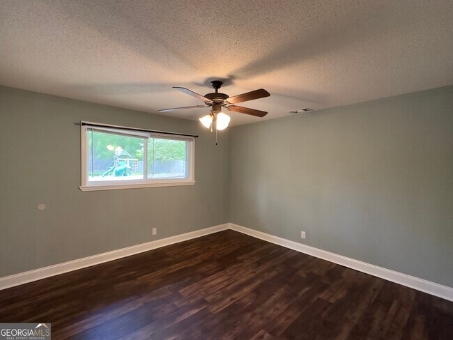 Building Photo - 10 Church St