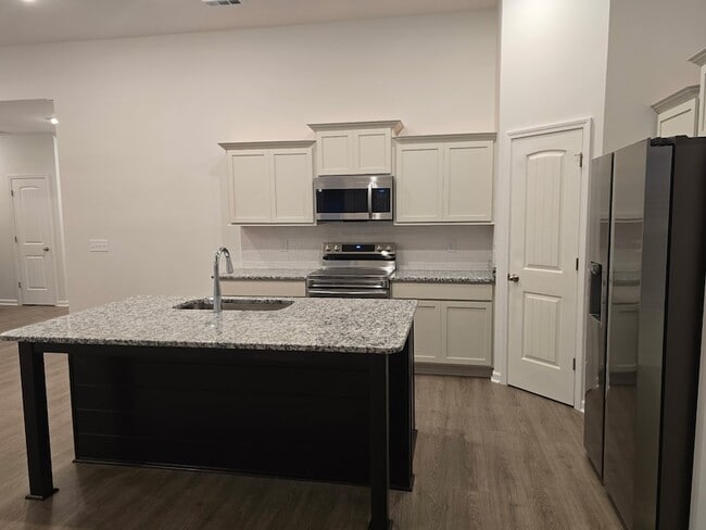 Building Photo - 229 Republic St