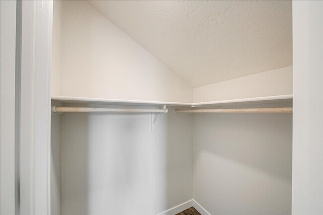 Building Photo - Beautiful 5 Bedroom Home in Nampa, Great Location!