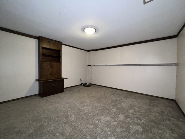 Building Photo - 3745 Hillcrest Rd