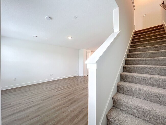 Building Photo - 15465 Hamlin Pk Dr