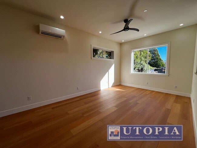 Building Photo - Beautiful 3 Bedroom, 3 Bathroom Duplex Unit Located on the Upper Westside of Santa Cruz. Brand ne...