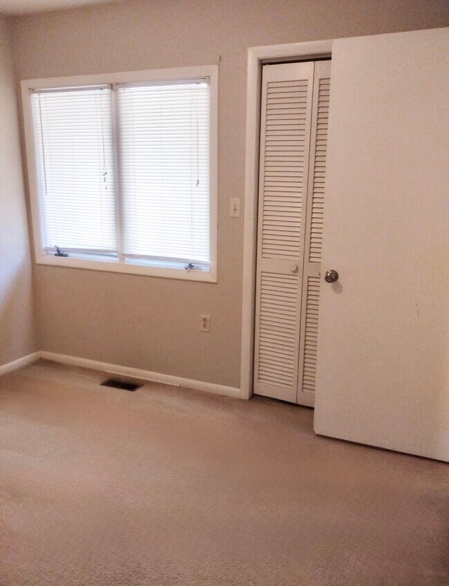 #3 bedroom - 334 Shenandoah Cir