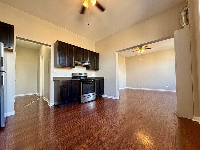 Building Photo - 3235 S Racine Ave