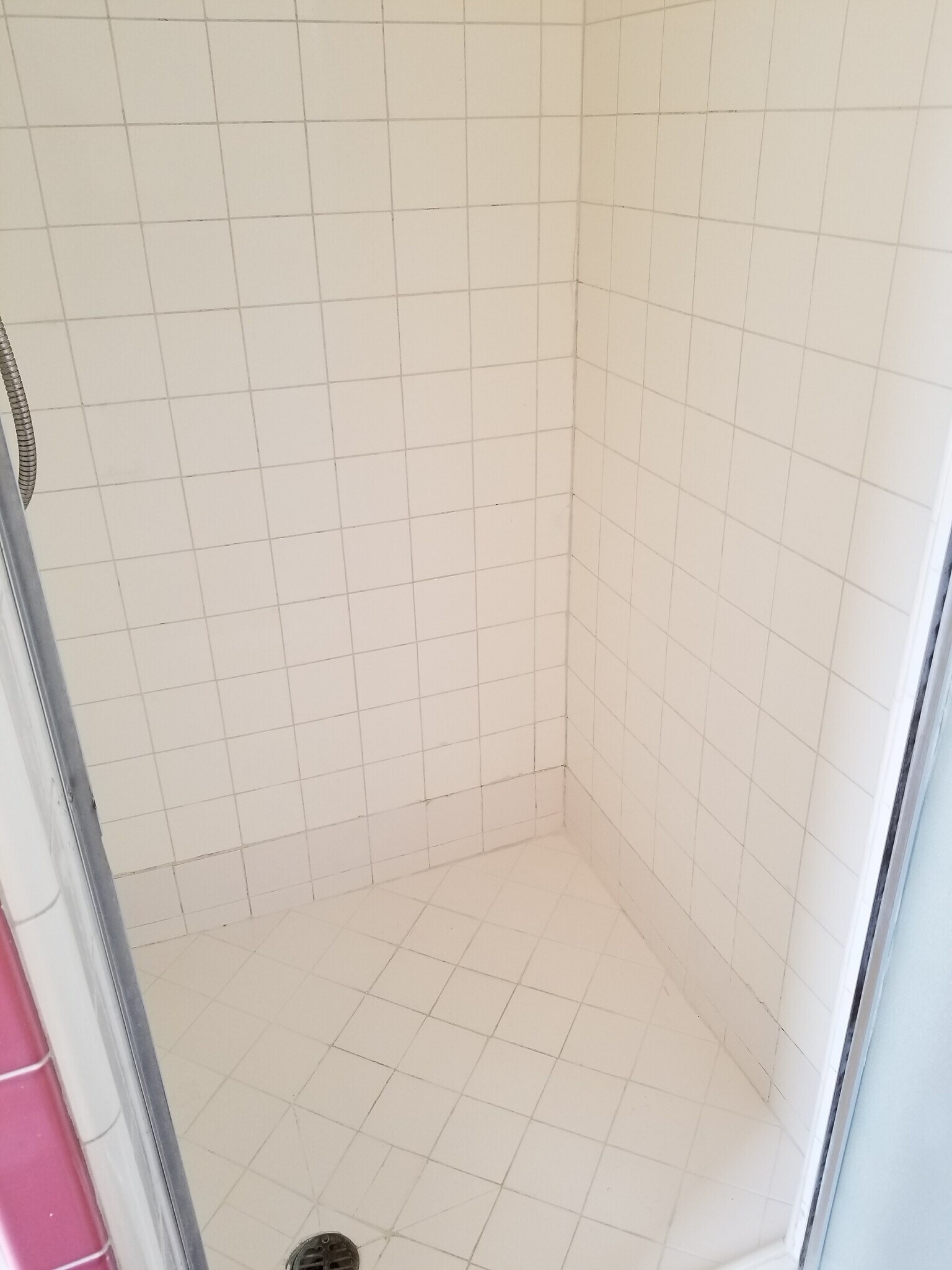 SHOWER STALL - 6328 Orange St